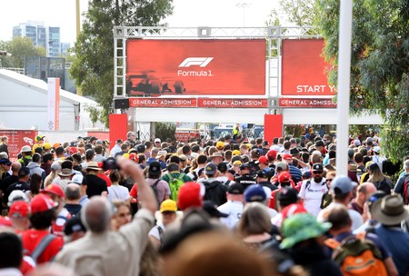 La noche más bochornosa de la Fórmula 1: el GP de Australia se cancela con los fans agolpados en la puerta