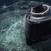 Cuidado con lo que dejas en el coche, porque puede atravesar la luna cual laca de pelo