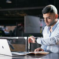 La Generación Z cambia de trabajo cada año y la culpa no es de la IA: su deslealtad crónica tiene todo el sentido