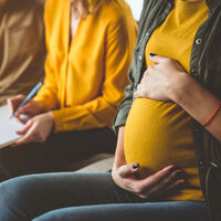 El vacío legal de la gestación subrogada: es ilegal en España, pero se puede inscribir a los hijos nacidos en otros países con estos trámites  