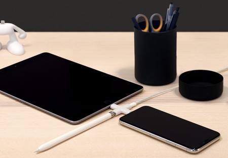 Este accesorio te permite cargar varios dispositivos Lightning a la vez con un solo cable