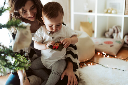 Navidad con bebé: ideas de arbolitos navideños que los niños pueden disfrutar sin peligros