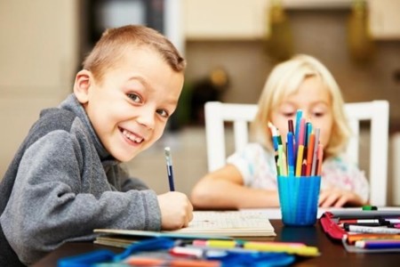 Los niños de Cantabria tendrán una semana de vacaciones cada dos meses de clase, ¿solución o complicación?