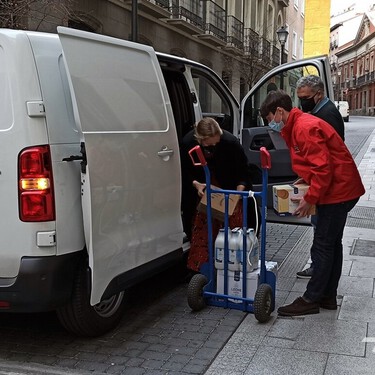 Una furgoneta aparcada en una acera de Donosti se ha hecho viral, pero el problema es más grave: las ciudades han expulsado a los vehículos grandes
