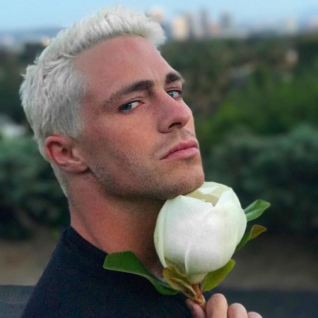 Colton Haynes lo confirma: estamos ante el revival del cabello platinado como tendencia