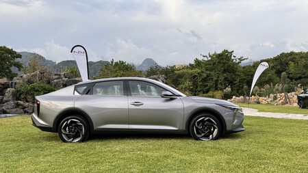 Kia K4