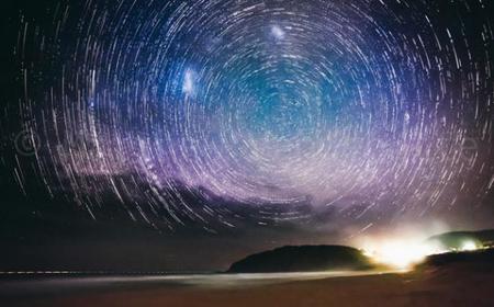 Así podemos crear un vórtice estelar si somos aficionados a la astrofotografía