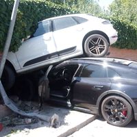 Cuando el par instantáneo lo carga el diablo y acabas empotrando tu Porsche Taycan contra tu Porsche Macan al salir del garaje