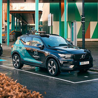 El Volvo XC40 Recharge eléctrico se convierte en taxi y prestará servicio cargando sus baterías... ¡sin cables!