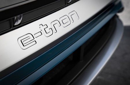 Audi E Tron Logo Puertas