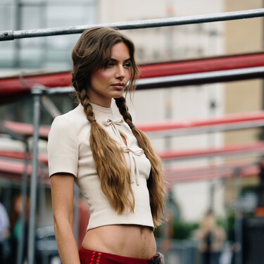 Mitad bailarinas, mitad mocasines: los zapatos color chocolate más elegantes del verano acaban de llegar a Lefties 