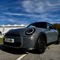 MINI Cooper Convertible 2025, lo manejamos: con más tecnología y nuevo diseño pero igual de divertido que antes