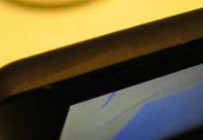 Macbook negro: ¿se va el color con las uñas?