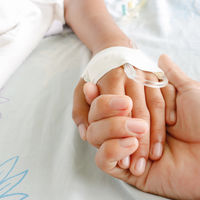 Christian Boiron, fabricante de homeopatía, declara que él y su familia toman antibióticos si se lo recetan