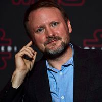 "Se asustó". Kathleen Kennedy asegura que Rian Johnson descartó su trilogía de 'Star Wars' tras el odio recibido por 'Los últimos Jedi'