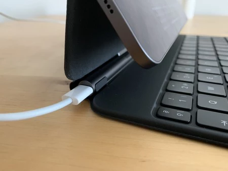 マジックキーボード ipad pro アップル