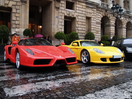 Parchís en París: Porsche Carrera GT, Bugatti Veyron y Ferrari Enzo