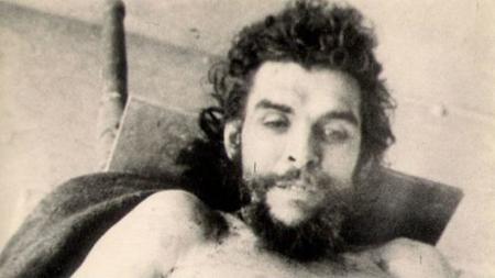 Ocho nuevas fotos del cadáver del Che aparecen en un pueblo español