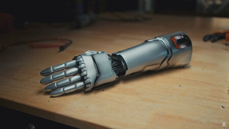 El brazo biónico de Johnny Silverhand de Cyberpunk 2077 se vuelve real gracias a esta prótesis de Limbitless Studios