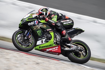 Jonathan Rea vuela en Barcelona: más rápido con la Kawasaki Ninja ZX-10R que Marc Márquez con la MotoGP