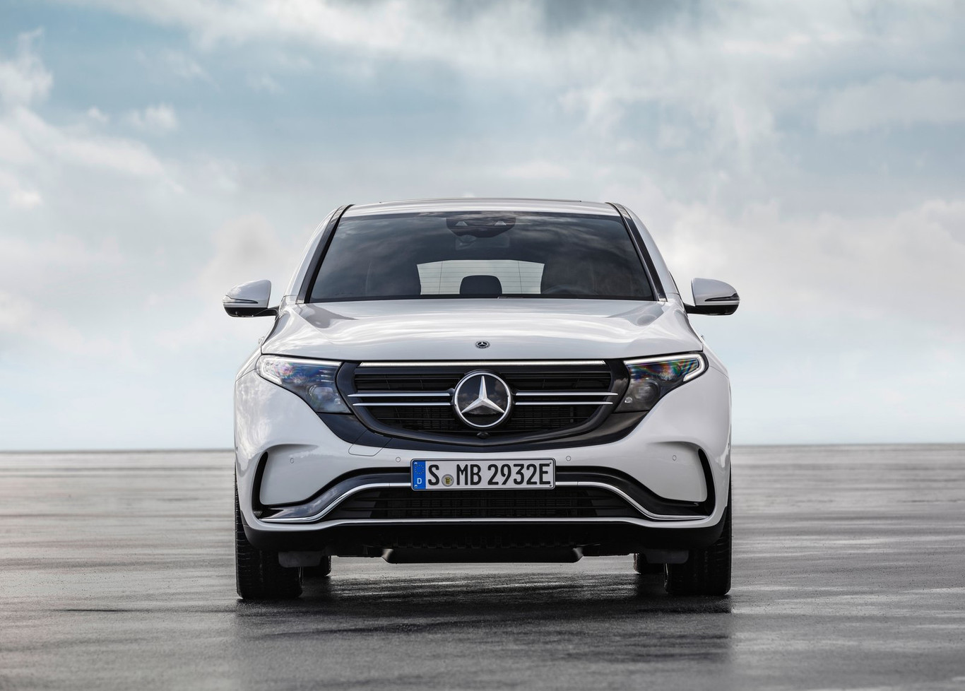 El Mercedes-Benz EQC inaugura la era eléctrica de EQ con 408 hp y +450 km de autonomía
