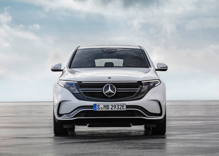 El Mercedes-Benz EQC inaugura la era eléctrica de EQ con 408 hp y +450 km de autonomía