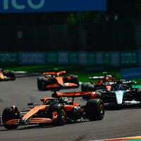 Si no puedes con tu enemigo, únete a él. Red Bull está tentando a McLaren para aliarse y separarlos de Mercedes