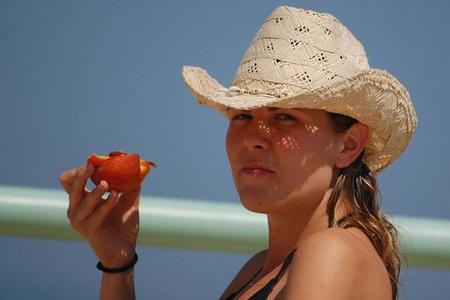 Nutrición: alimentos que refuerzan tu piel frente al sol