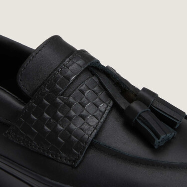 Vans ha convertido las zapatillas más cómodas para la ciudad en los mocasines más elegantes para llevar hasta con traje 