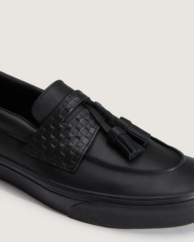 Vans Ha Convertido Las Zapatillas Mas Comodas Para La Ciudad En Los Mocasines Mas Elegantes Para Llevar Hasta Con Traje