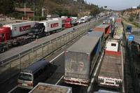 Camiones en las cunetas