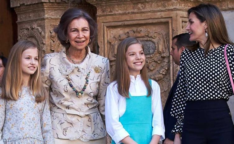 La tensión entre la Reina Letizia y Doña Sofía: el manotazo de Leonor y el respeto hacia los abuelos por encima de todo