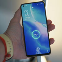 Un experto dice que no debes cargar el móvil por la noche y explica por qué es lo peor para tu batería 