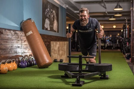 La ciencia lo tiene claro: entrenar con pesas no solo te hace más fuerte, también te da años de vida