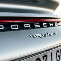 Porsche ha probado un enorme motor de gasolina que bebe hidrógeno. Estos son los resultados