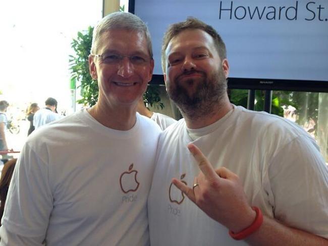 Tim Cook y Mark Bobber