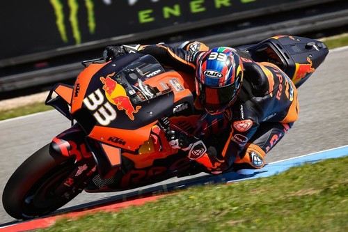 ¡Histórico! Brad Binder gana en su tercera carrera en MotoGP para darle a KTM su primer triunfo