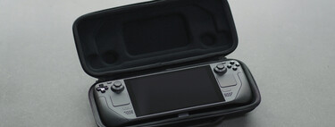 A falta de Steam Deck para navidades, siempre podemos echar un vistazo al modesto embalaje y accesorios que vendrán con la consola de Valve