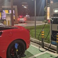 Echarle morro a niveles estratosféricos es ir a por una hamburguesa con un Ferrari, aparcarlo en una plaza de coches eléctricos y conectar el cargador a la llanta