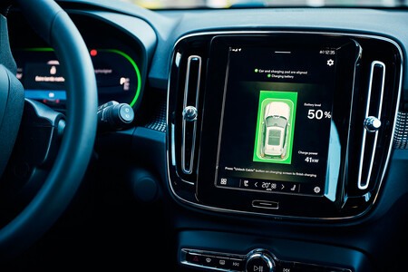 Volvo XC40 Recharge eléctrico taxi carga inalámbrica