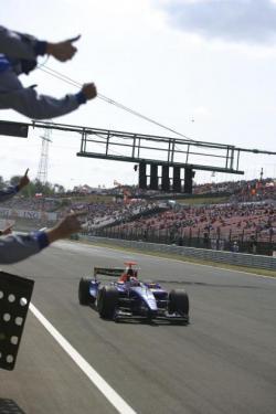 Javi Villa gana y Roldán Rodríguez sube al podium