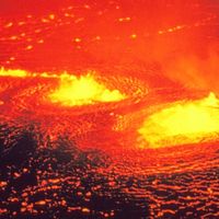 La hipnótica erupción del volcán Kilauea en Hawái. Vídeo.