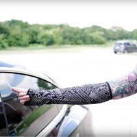 Mujer se implanta en el brazo un chip para poder abrir su Tesla Model 3