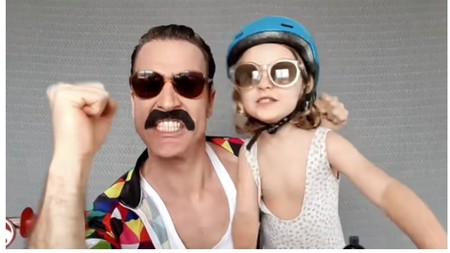 Los divertidos vídeos de un padre actor y su hija de cuatro años que enganchan: ya van 74, uno por cada día de confinamiento