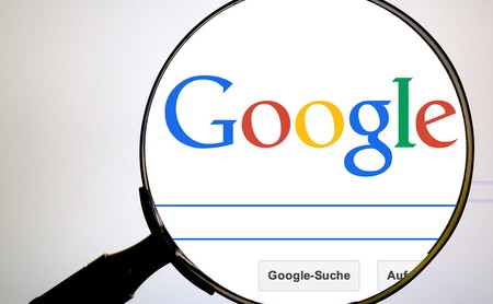La página de resultados de Google suele conducirnos… al propio Google: así prioriza sus propios servicios frente a los de terceros
