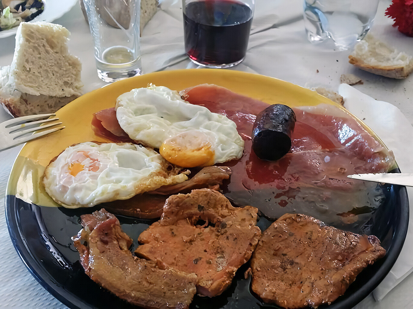 Dos y pingada: el plato de huevos fritos y jamón con el que Zamora ...