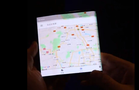 Así sería el móvil plegable de Xiaomi, se filtra en vídeo su supuesto prototipo