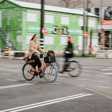 “Ser alegre no es una consecuencia, es una decisión”: el potente mensaje de Víctor Küppers, experto en psicología positiva
