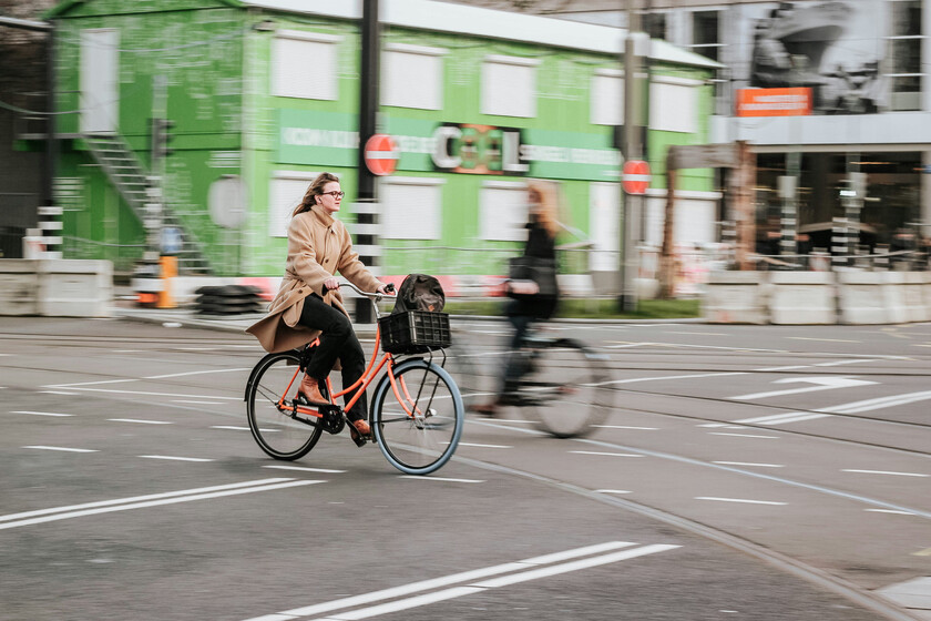 Nuestro estilo de vida nos hace infelices. Según un experto en psicología positiva solo hay una solución posible: “O te obligas a parar o te para la vida”