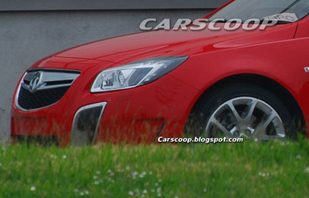 Opel Insignia OPC Sport Tourer, fotos completamente desnudo